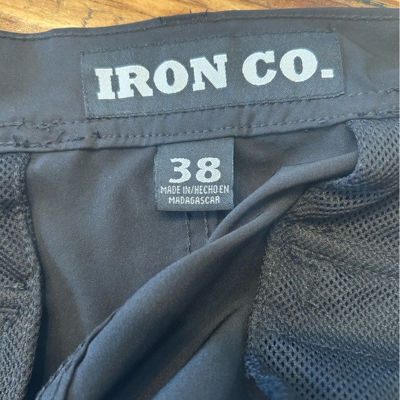 Men's Black Cargo Shorts - Picture 3 of 4